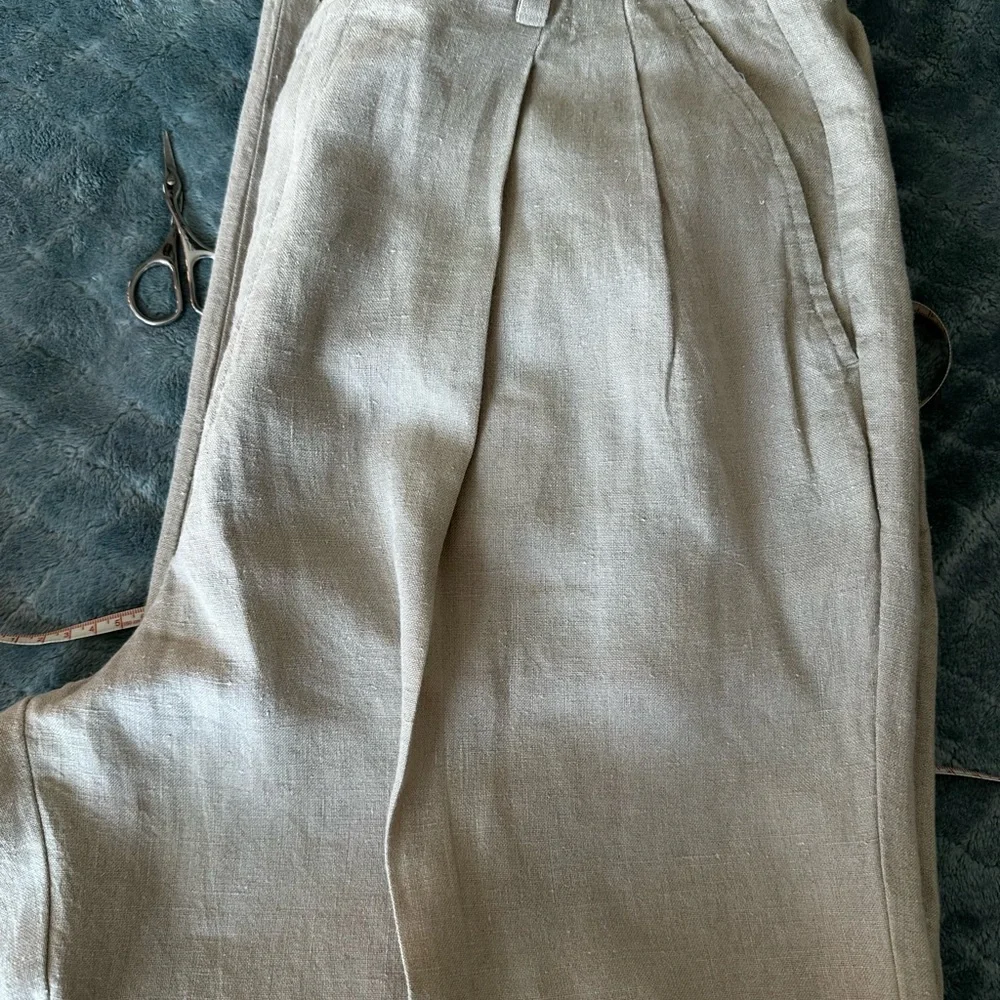NWOT. Banana republic men’s linen pants in a size 35/34.